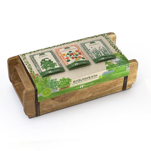 KrĂ€uterkiste: Holzkiste mit drei SamentĂŒten fĂŒr KrĂ€uter (Basilikum, Kapuzinerkresse, Schnittlauch) und Aufschrift "KrĂ€uterkiste" auf einer Banderole.