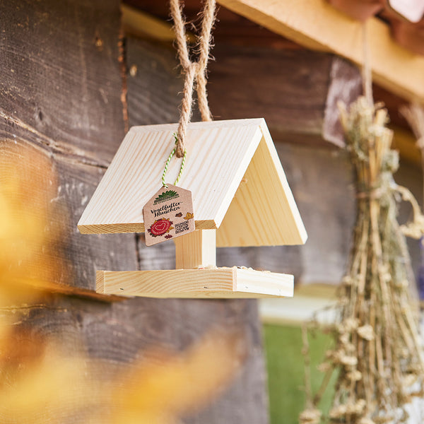 Kleines und einfaches Vogelfutterhaus