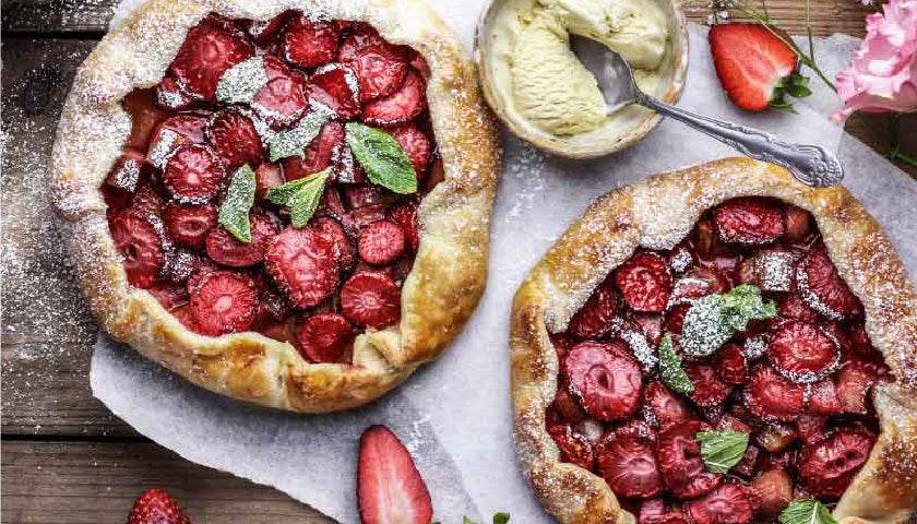 Rhabarber-Erdbeer-Galette