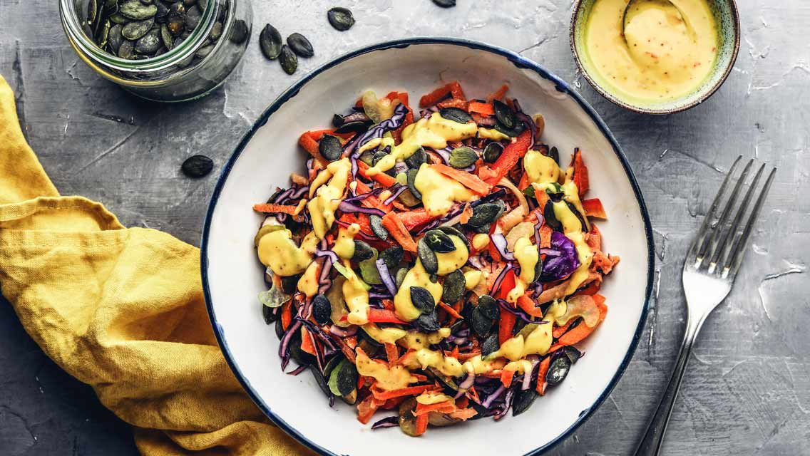 Rotkohlsalat mit Mango-Chili-Dressing