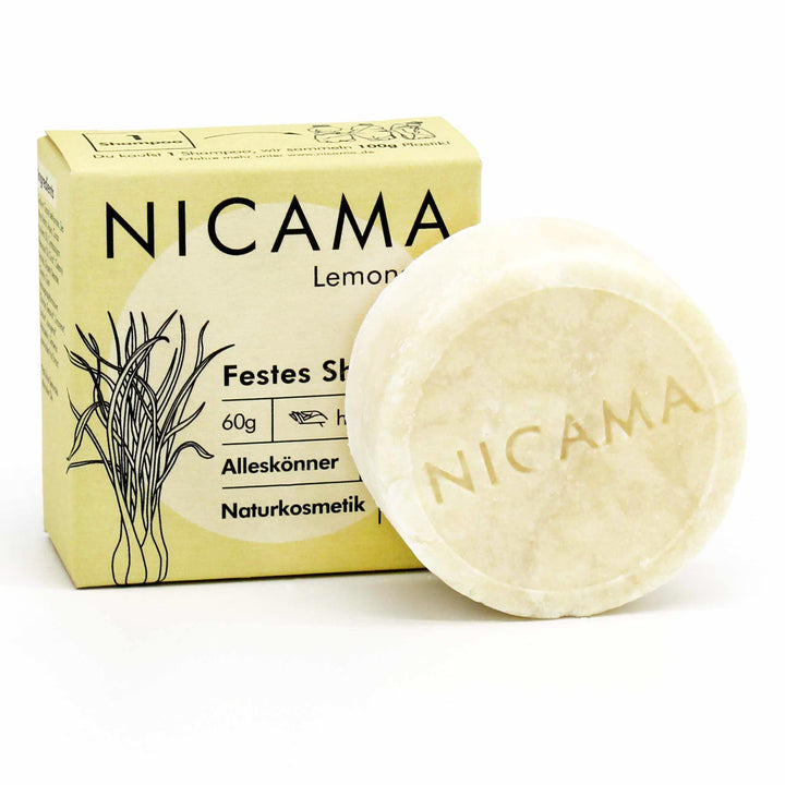 Festes Shampoo von NICAMA mit Zitronenduft neben seiner Verpackung.