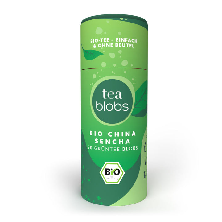 Grüne Verpackung von "tea blobs Bio China Sencha" mit Hinweis auf 20 Grüntee Blobs und Bio-Siegel.