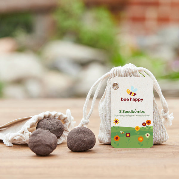 3 Samenbomben im Baumwollbeutel mit individuellem Hangtag