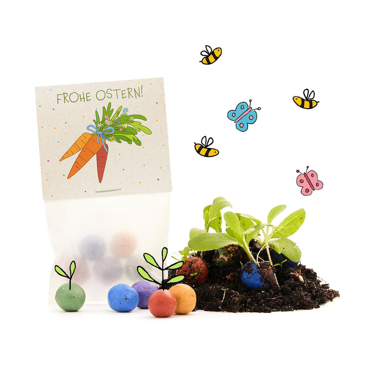 Ostergeschenk mit bunter Verpackung "Frohe Ostern", Samenbälle in verschiedenen Farben und sprießende Pflänzchen auf Erde, umgeben von gezeichneten Bienen und Schmetterlingen.