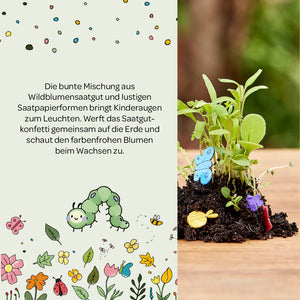 Bunte Illustration mit Wildblumensaatgut, einer grünen Raupe, gezeichneten Blumen und Schmetterlingen, daneben Erde mit Wildblumenkeimlingen und bunten Saatpapierformen.