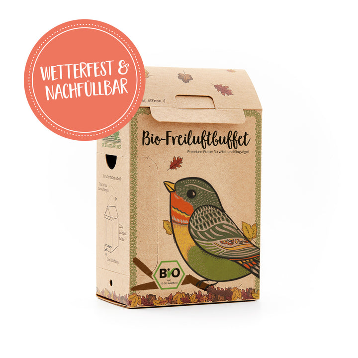 Verpackung für Bio-Freiluftbuffet Vogelfutter mit aufgedrucktem Vogel und Herbstlaub, beschriftet mit 'wetterfest & nachfüllbar'.